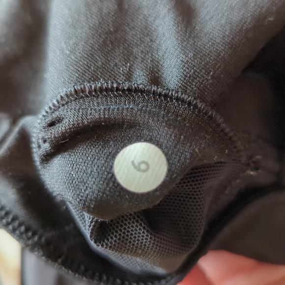 Lululemon size 6 black tank top with built-in sports bra adjustable straps - Picture 9 of 9